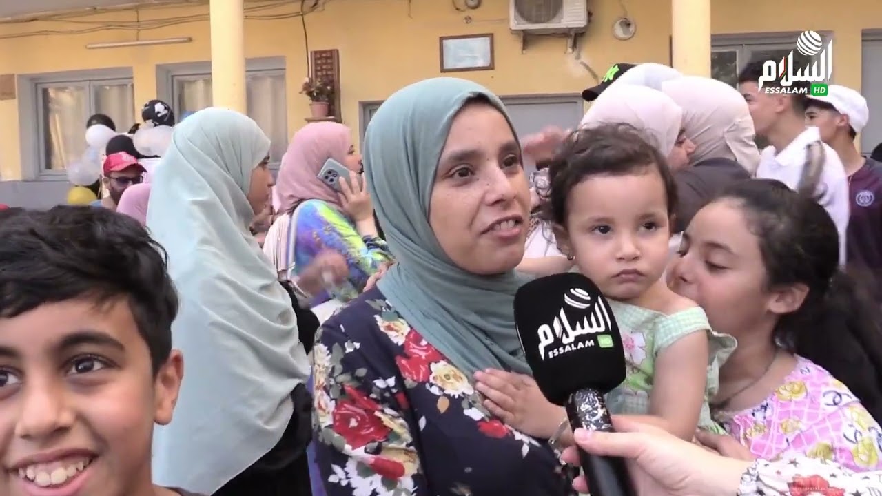 وسط الزغاريد و الدموع ..احتفل تلاميذ ثانوية عمر بن الخطاب بالبليدة بنجاحهم في شهادة البكالوريا