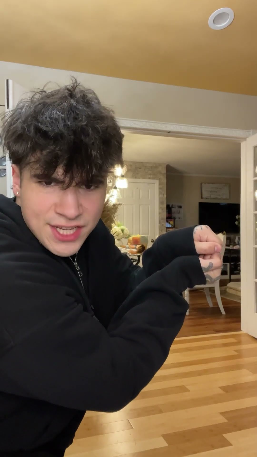 SCREAMING CHALLENGE! WHO Has The Better Scream? ?