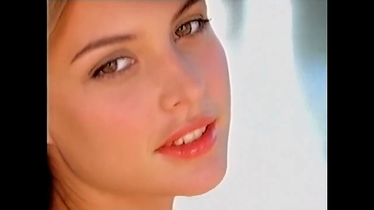 Jade Maybelline Werbung Josie Maran 2001