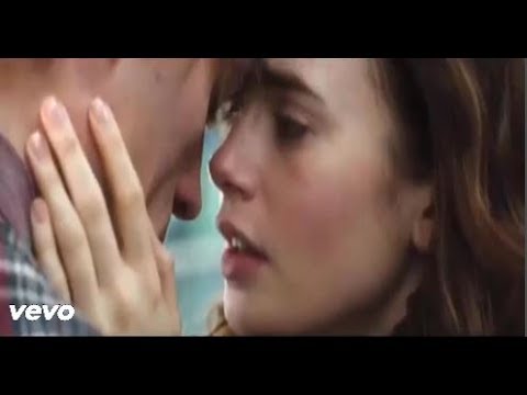 La Estrategia (Cali Y El Dandee) (video 0ficiaI)
