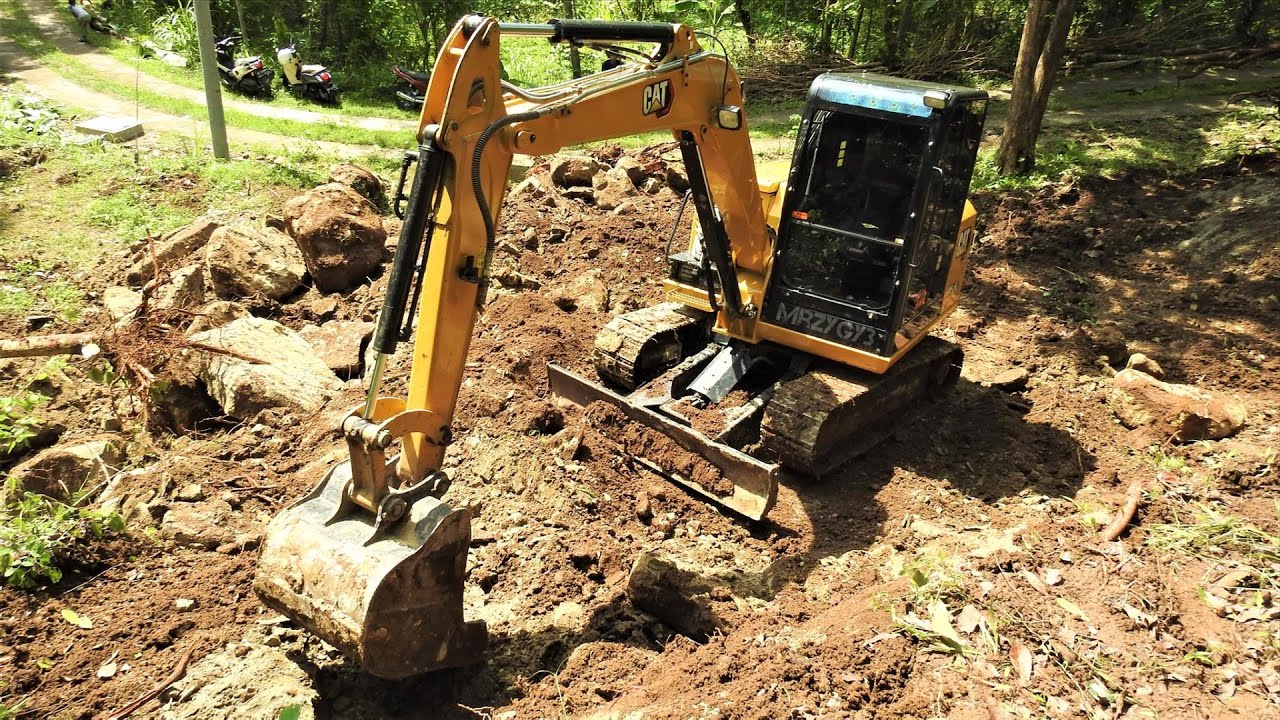 CAT 305 5E2 Mini Excavator Cutting Dirt