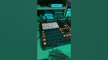 Akai MPC One: Making a Beat (SAMPLE)