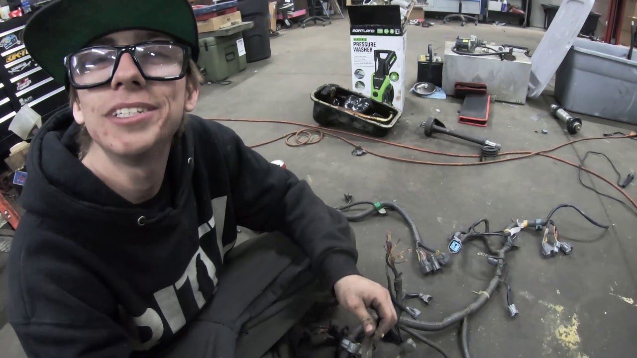 B20VTEC Integra ENGINE Harness Swap/Fix - YouTube