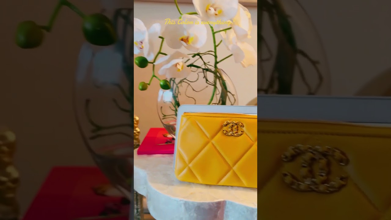 ✨Sunshine in a pouch. I 💛 this Chanel O Case from NYC—golden hour vibes❣️ 