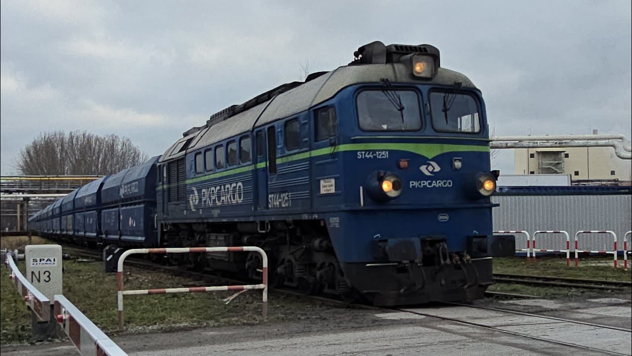 ST44-1251 PKP Cargo rp1 z Talbotami falns fals z Kruszwicy Przejazd kolejowy fabryczna Inowrocław.