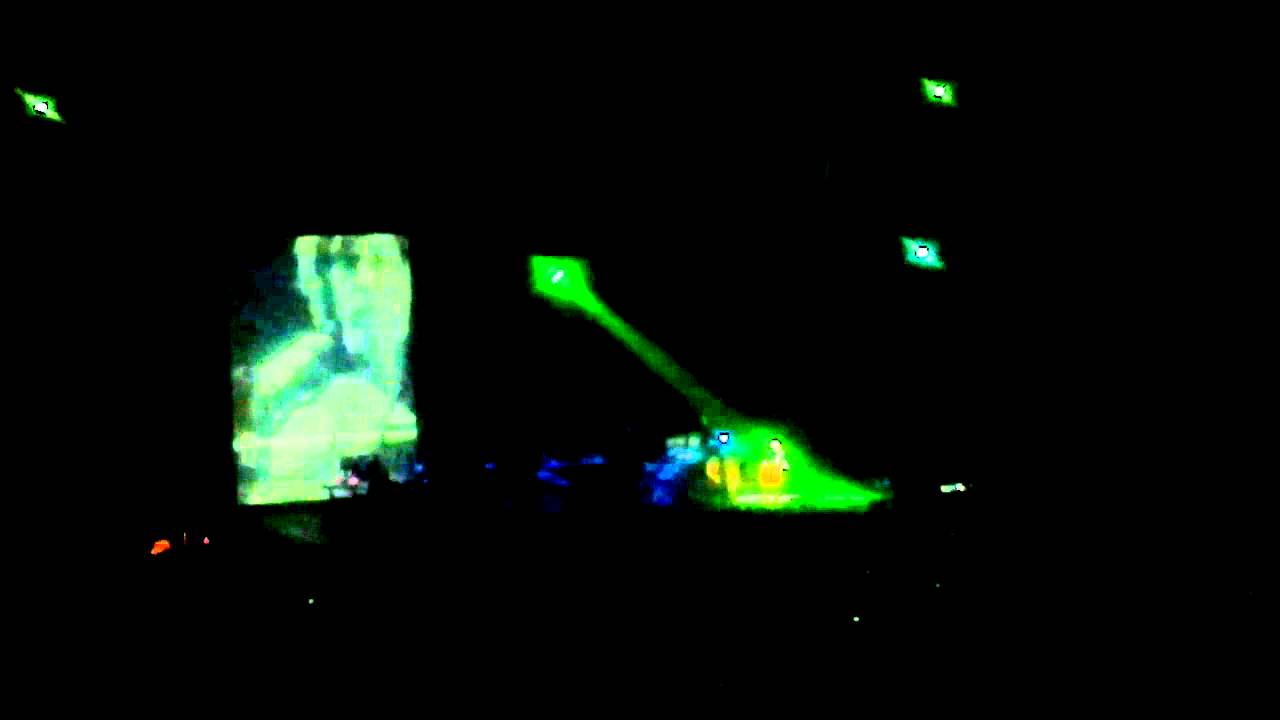 Жан-Мишель Жарр играет на Термин Вокс - YouTube