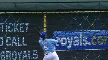 Cain hits wall, hangs on for incredible catch