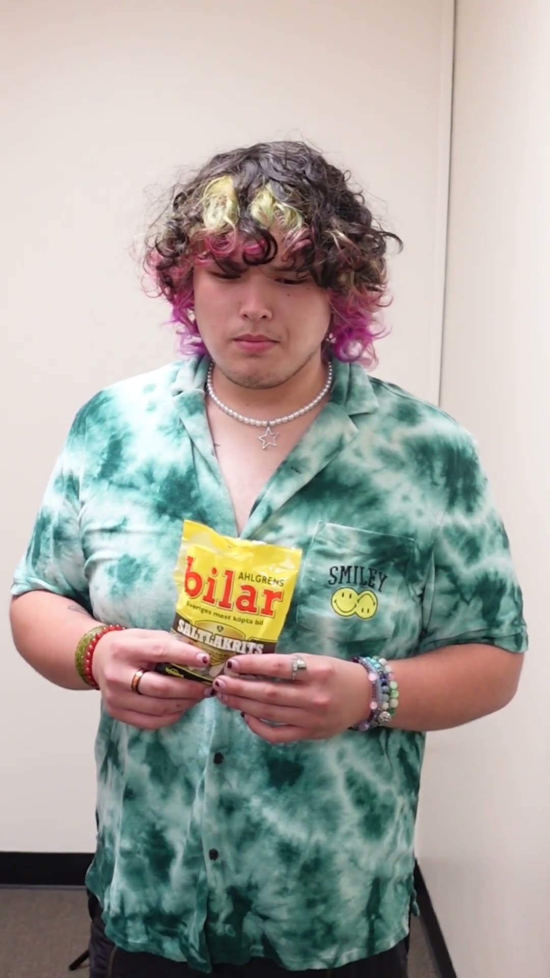 AMERICANS TRY SWEDISH CANDY
