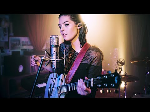 Elise Trouw - Burn (Live Loop Video)