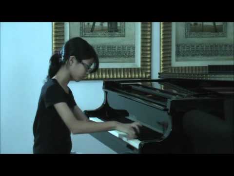 Hannah plays Liszt La Campanella