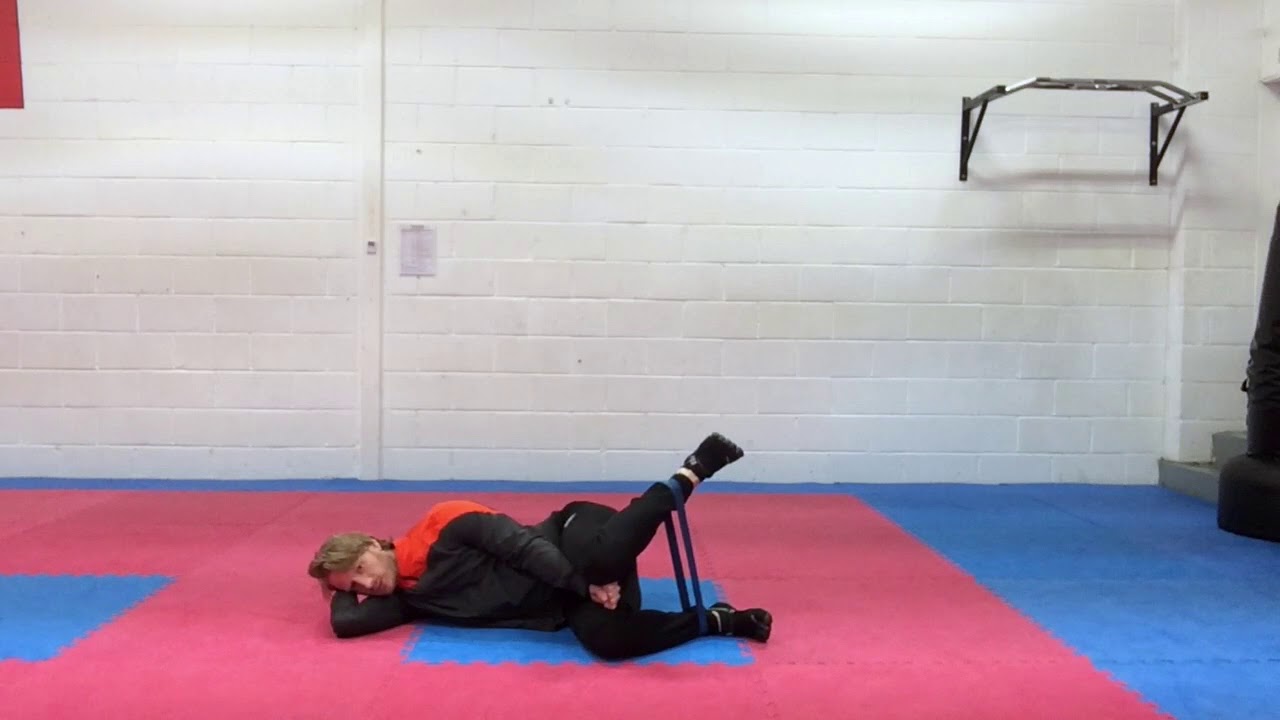 Band Resisted Reverse Clam Shells - YouTube