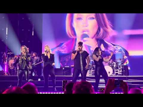 Kelly Clarkson Covers Queen Of The Night Be Whitney Houston In Las Vegas Super Bowl Weekend