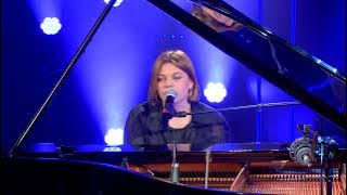 Louane - Secret (Live) - Le Grand Studio RTL