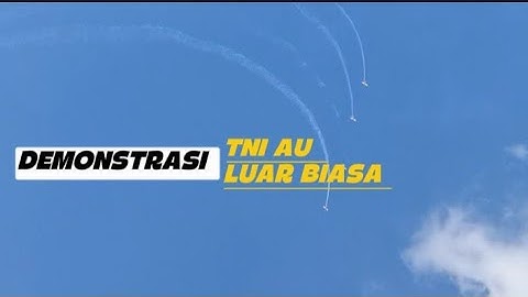 Atraksi udara tni au mengihasi langit Jakarta 