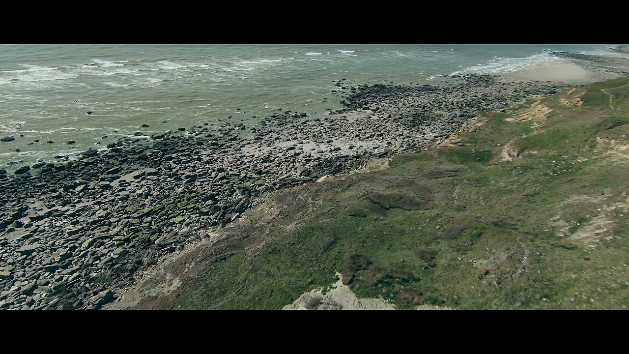 Equihen - Plage de la Crevasse et sa cascade (FPV)