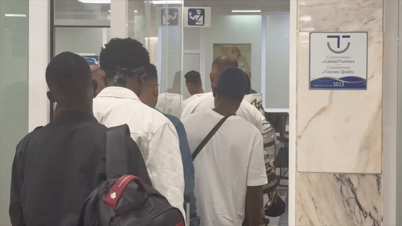 Varios inmigrantes del CETI abandonan Ceuta rumbo a la Península