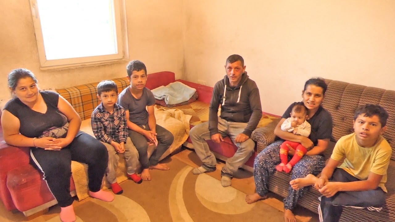 Mi svi jedemo iz kontenjera, nekad se hljeb čuje, nemamo ništa