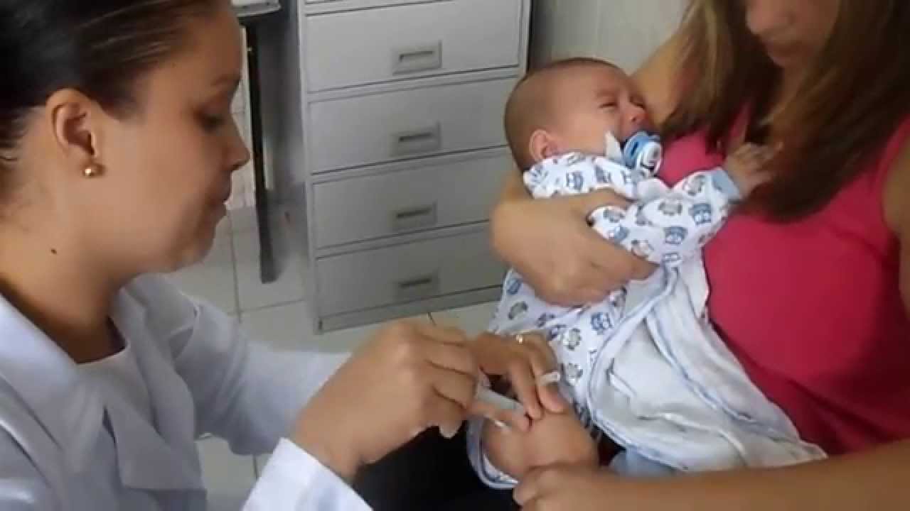BEBE HUGUINHO FERNANO TOMANDO A VACINA DO 3° MES