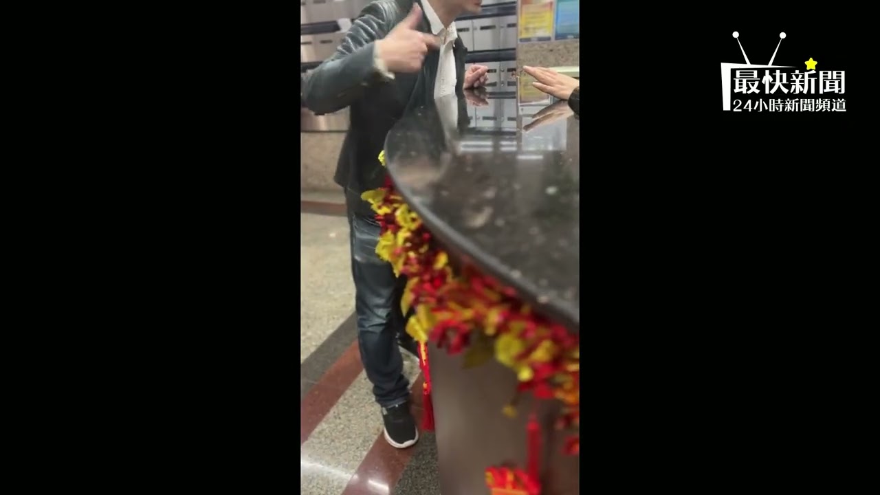 【有片】醉酒中年男尾隨女生返屋企！管理處對峙變襲擊毀CCTV！女生勇敢片段瘋傳警方全力追捕中！#最快新聞