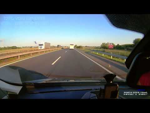 Szerb Setra 120-130 km/h-val az M5-ön
