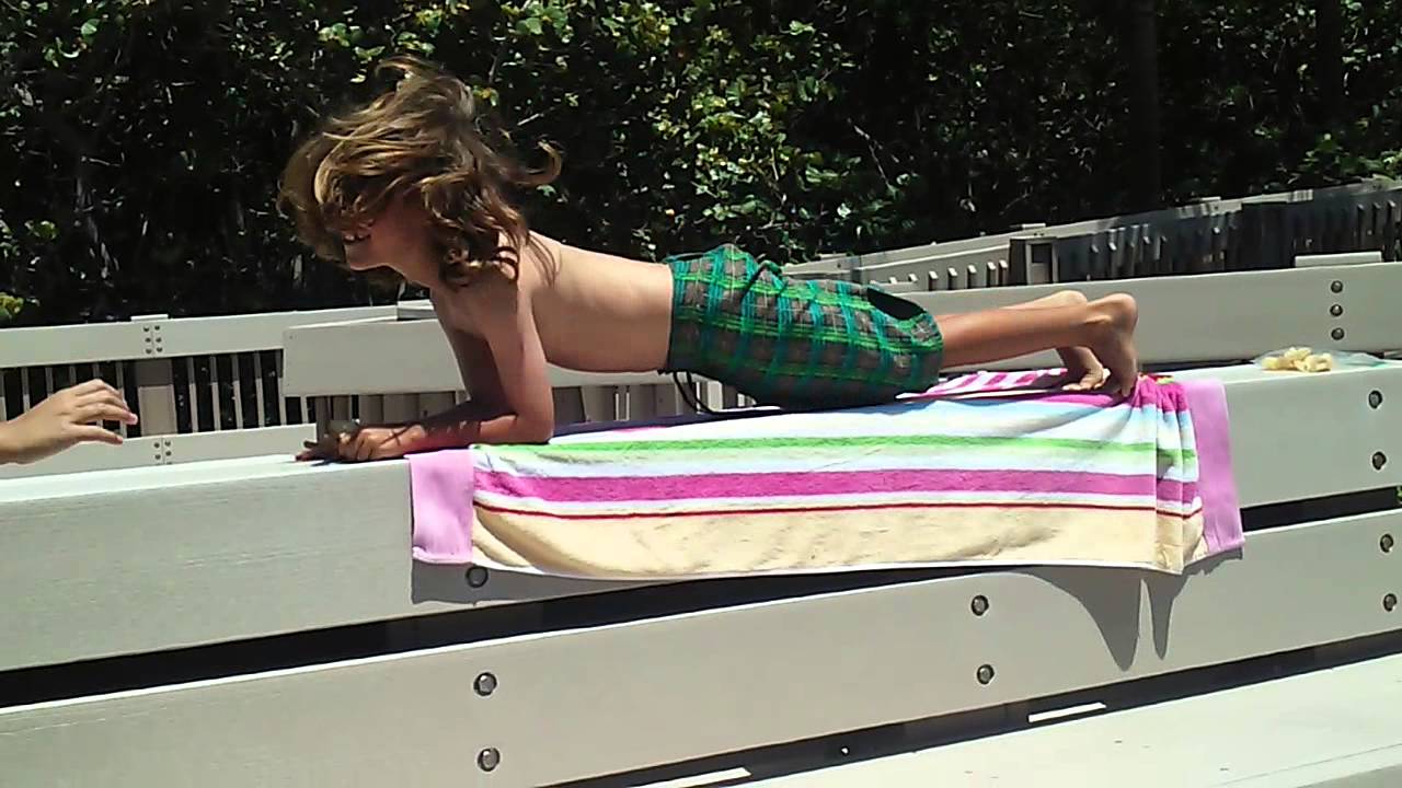 Stupid little kid does the Worm fail 