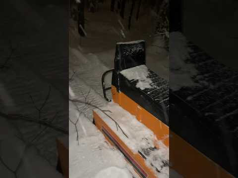 Видео: Снегоход буран, для влюбленных в зиму! #снег #зима #лес