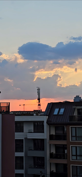 Wow - a #different #Sunset 🌇🌅🏙! #heaven & #el- #amazing #picture #sight #shorts #mv #urbanlandscapes