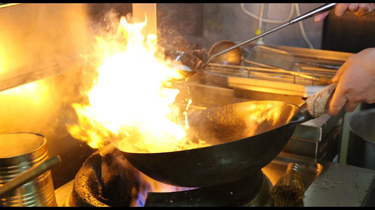 新大久保 尋香亭 本場中国料理 プロの調理法 - YouTube