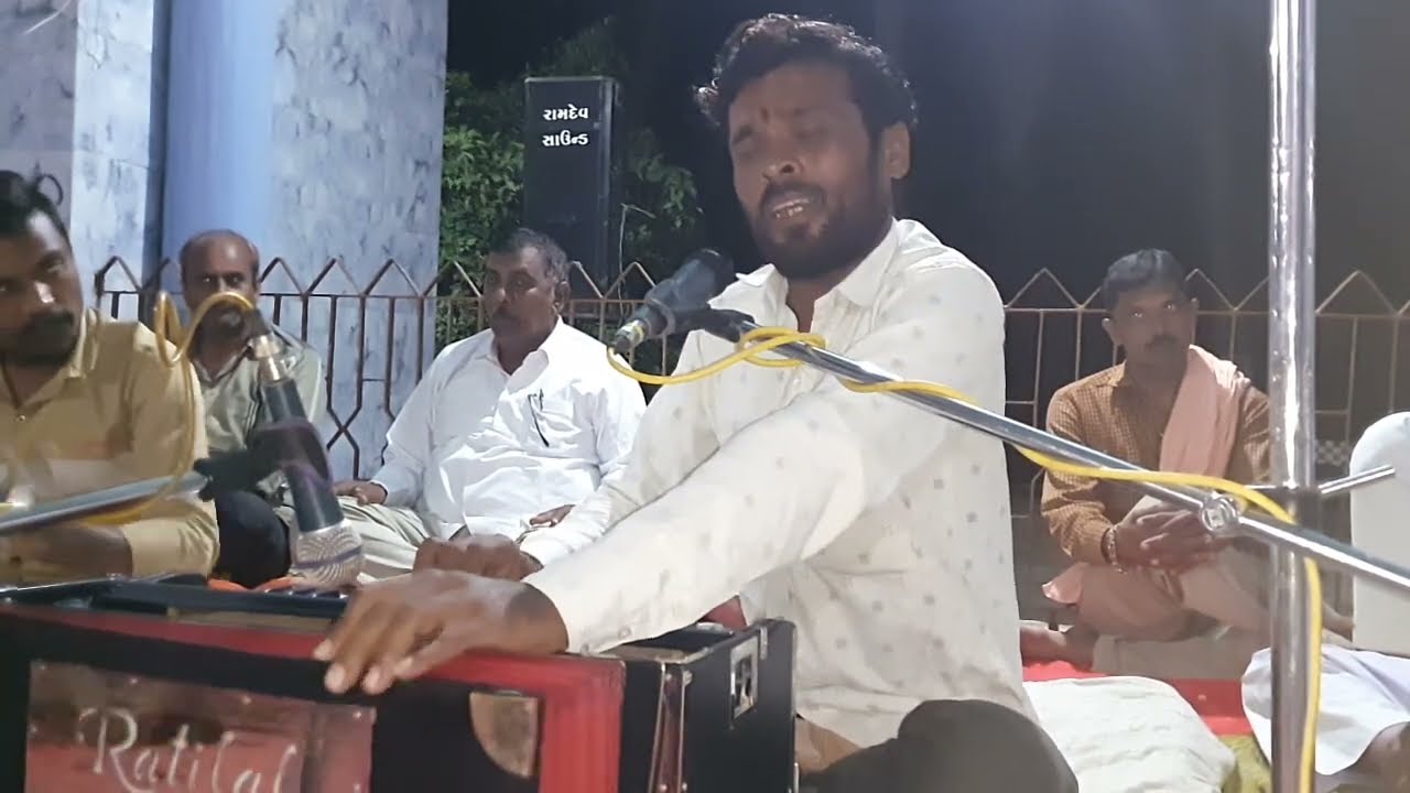 હીરલો ખોમાં હાથ થી ભજનિક.. બટુક પરમાર આ ચેનલ ને સબ્ક્રાઈબ કરો શેર કરો અને લાઈક કરો મિત્રો