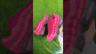 Who’s feeling the AM95 Fireberrys? Heater pair for this upcoming summer! ☀️ #sneakers #airmax #nike