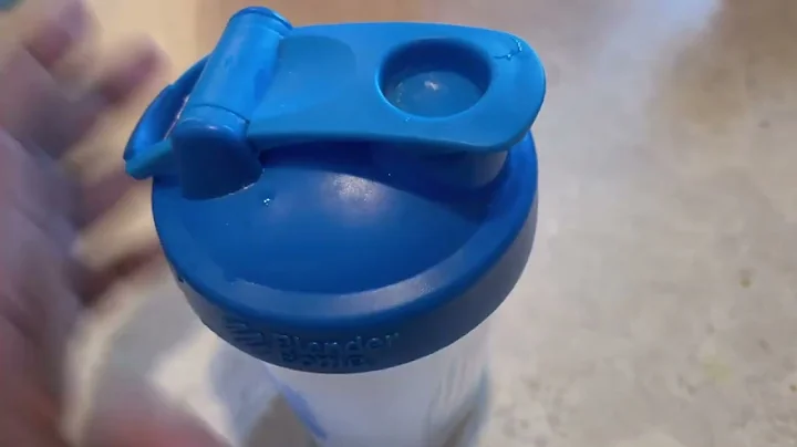 BlenderBottle Classic Shaker Bottle Perfect for Protein Shakes and Pre Workout Review