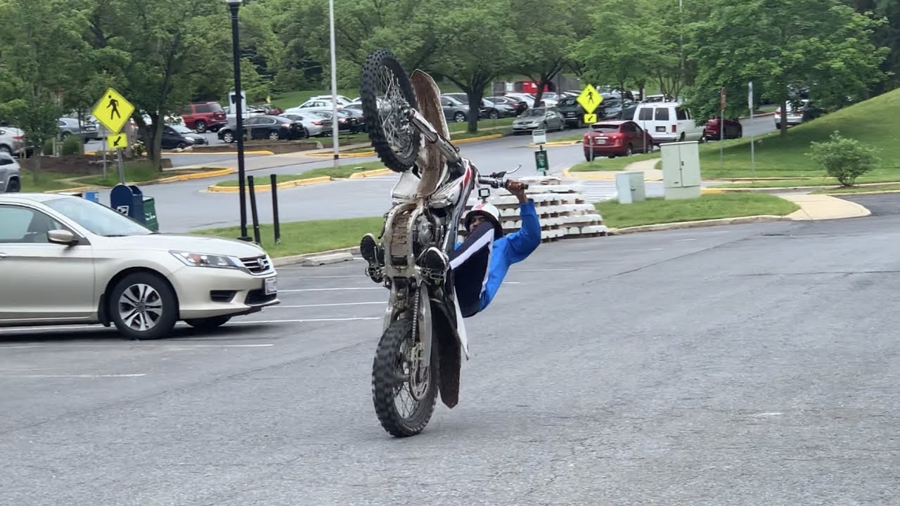 12 O'Clock Wheelie's On A Yz450f - YouTube