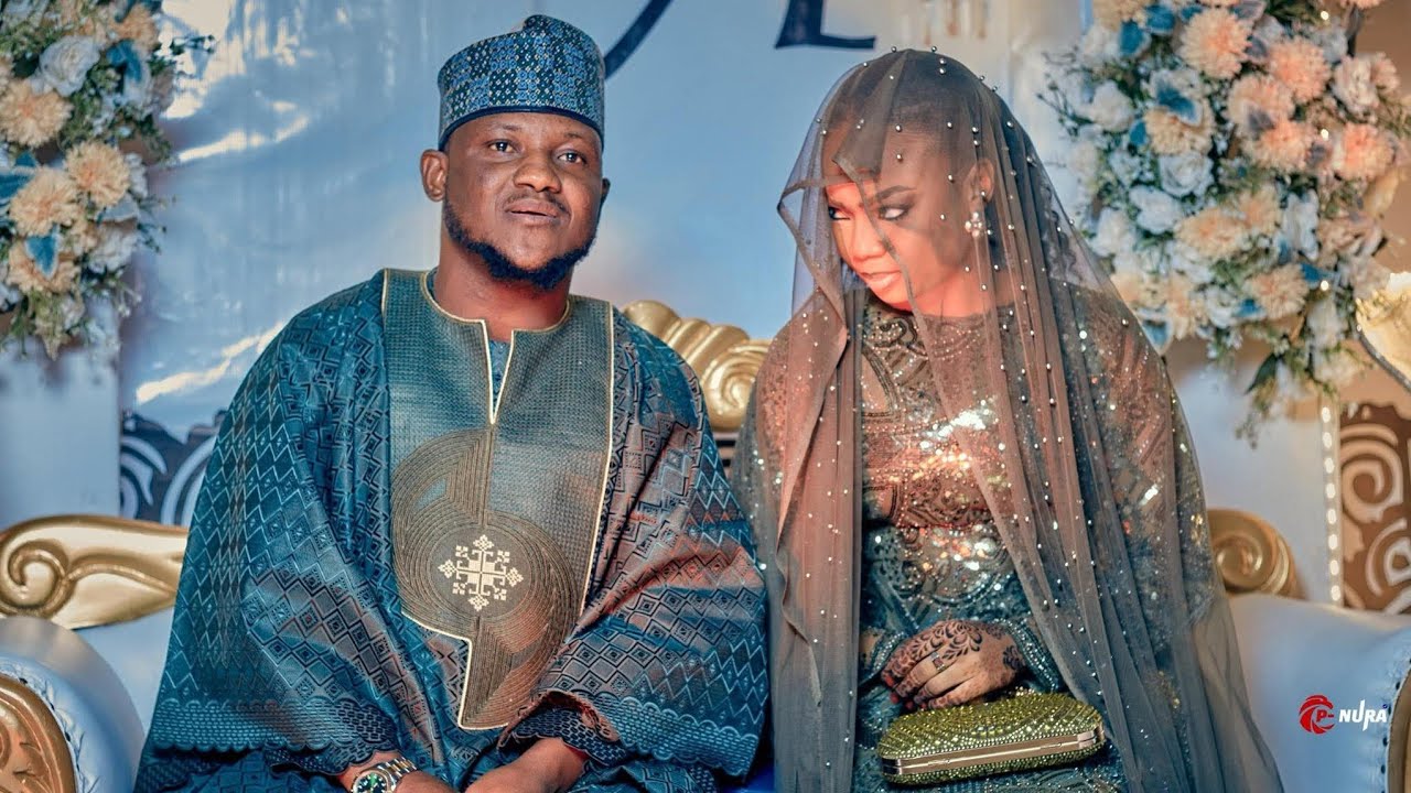 Daga Wajen Dinner Auta Mg Boy Tare Da Amarya Da Uwar Gida