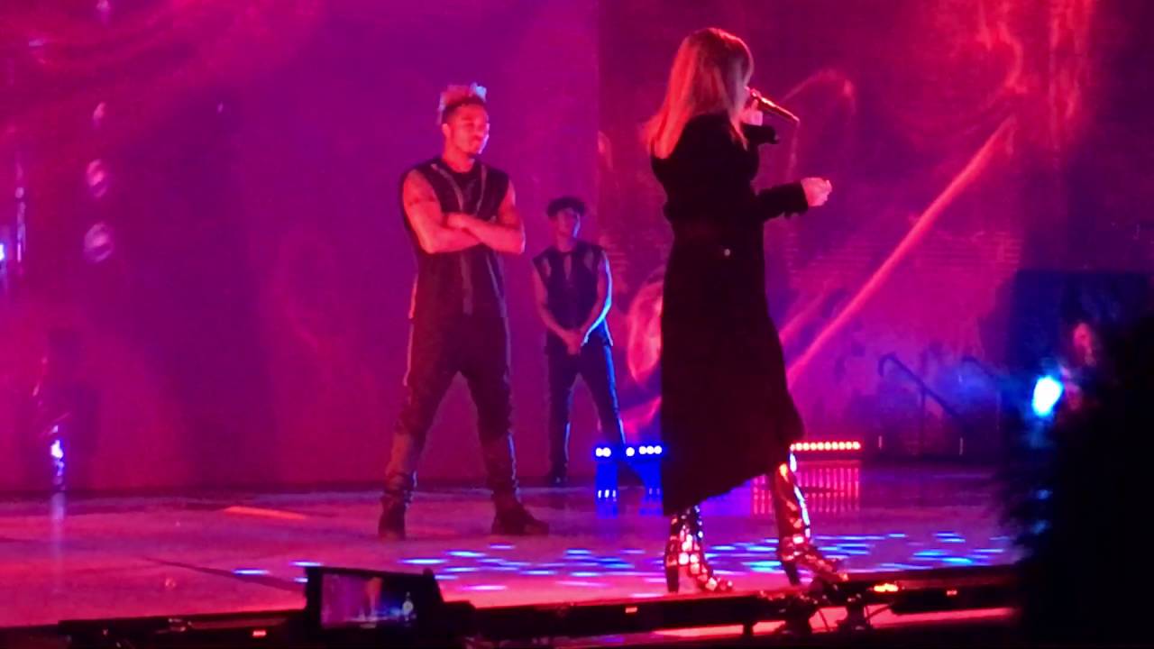 Selena Gomez - Good for you (Revival Tour Singapore)