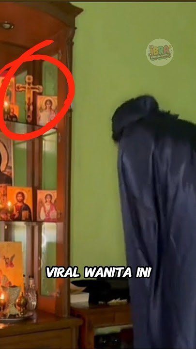 Wanita Ini Sholat Hadap Salib