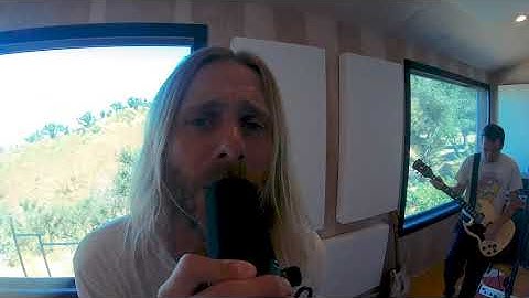 (DE)TOUR - AWOLNATION - Interview and Performance