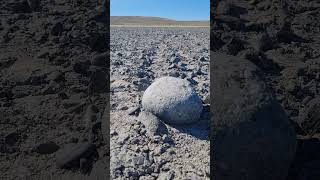 #piedras que caminan en una #lagunaseca camino a Gualjaina #chubut #patagonia || #leyendas #misterio