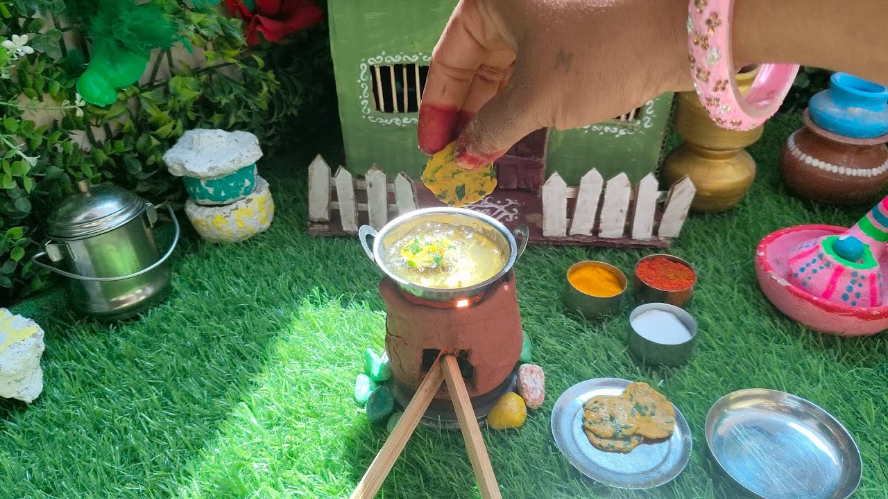 Mini Math Puri Miniature methi Puri||methi puri recipe|Mini food - YouTube