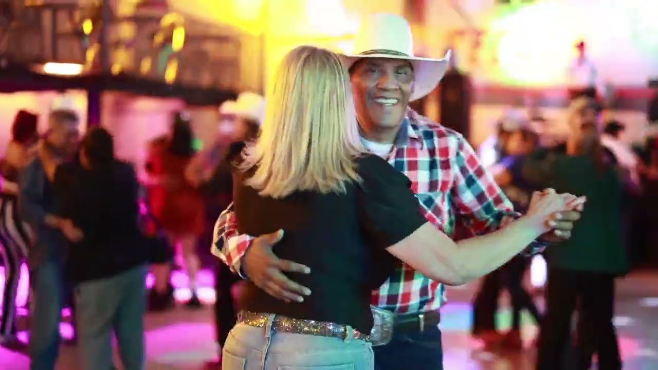 BAILANDO Y GOZANDO ! OMAR Y EDITH