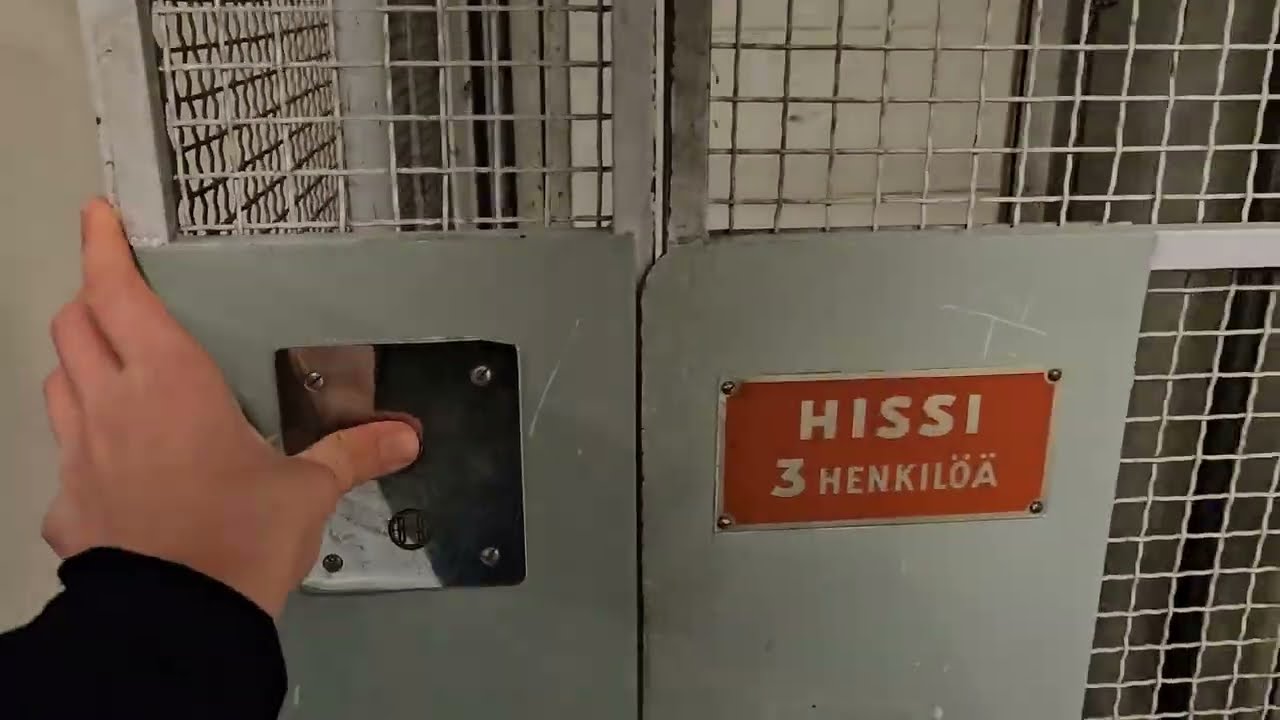 Amazing 1964 Hissinhuolto traction elevator/lift in Rantakatu 33B, Joensuu