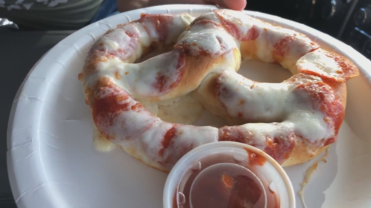 Sam's Club Pizza Pretzel (SECRET MENU HACK!) - YouTube