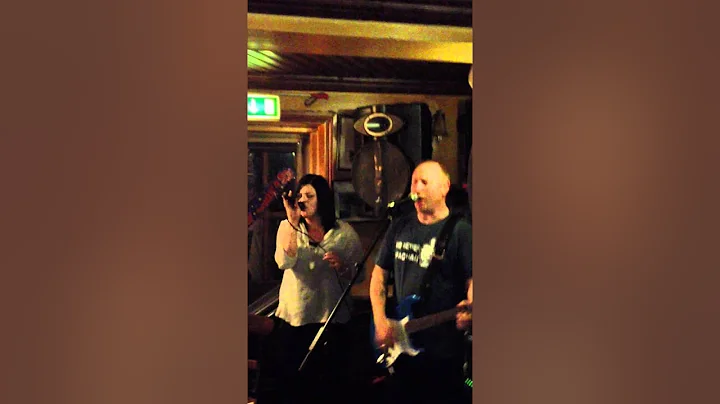 Amy Mooney sings Valerie