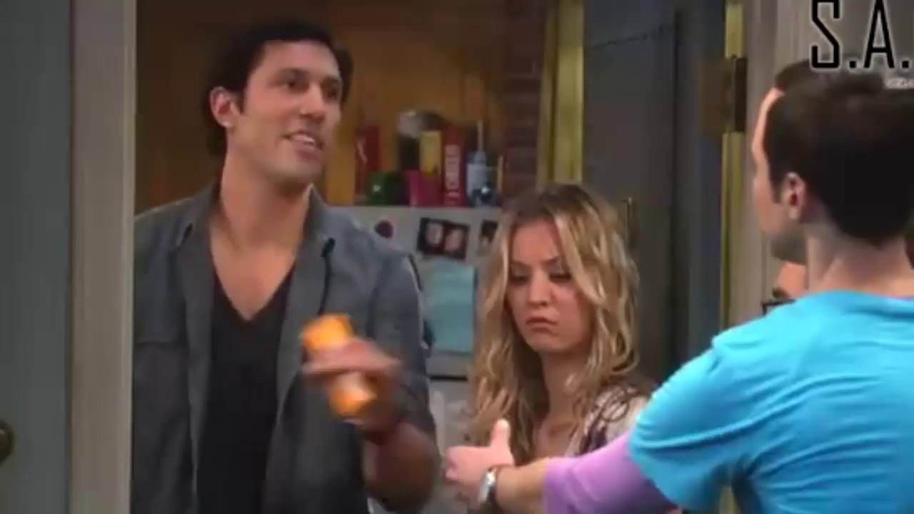 Sheldon y sus amigos van a la tienda de cómics con Zack TBBT (Español