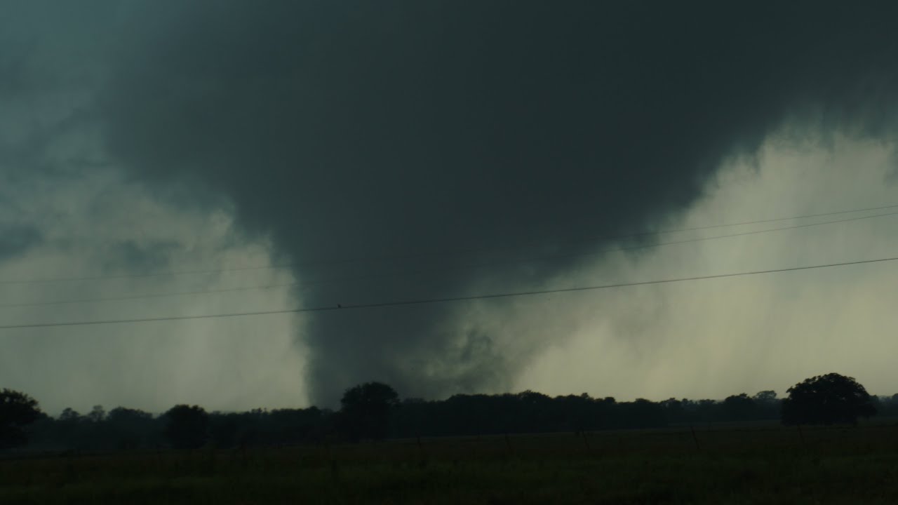 Live Storm Chasing SW Oklahoma Tornado Outbreak Possible!! - YouTube