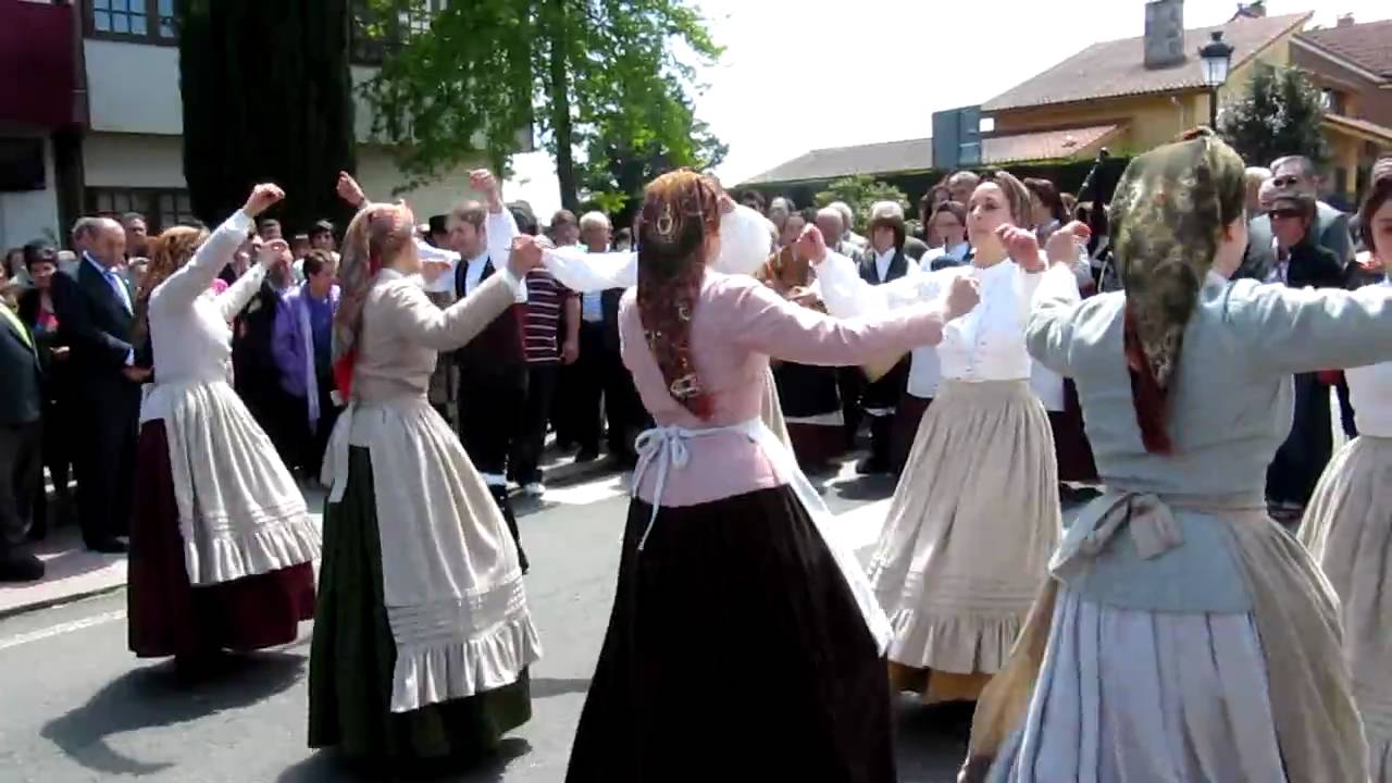 'Muiñeira de Boimorto' na homenaxe a Luz Casal en Boimorto
