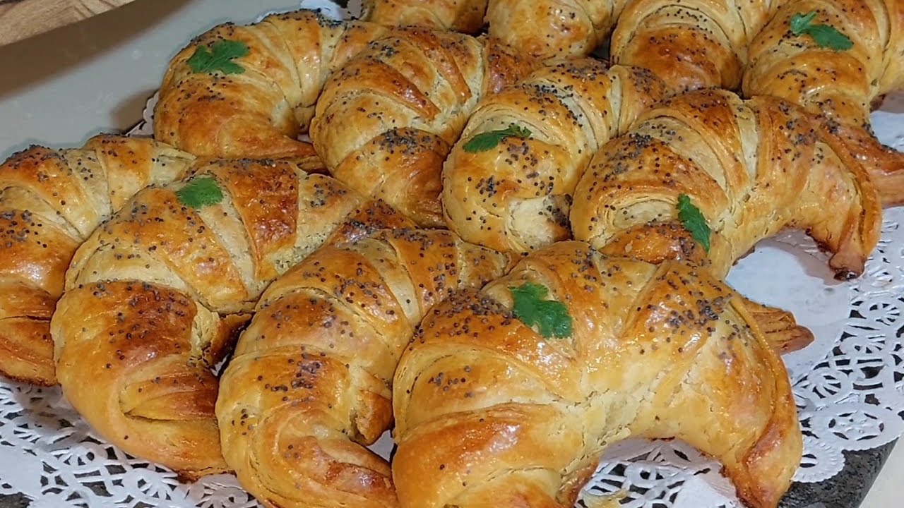 كرواسون مالح بعجينة المسمن 👌 بحشوة الخضر اللذيذة و بنكهة خطيرة بدون لحوم و لا تونة 😋