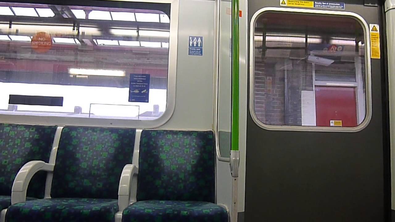 London Underground District Line (8072): Dagenham East - Barking