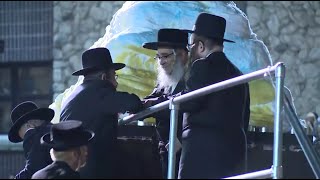 Satmar Hadluka in Kiryas Joel - Lag Baomer - Full Video | סאטמאר הדלקה - קרית יואל - ל