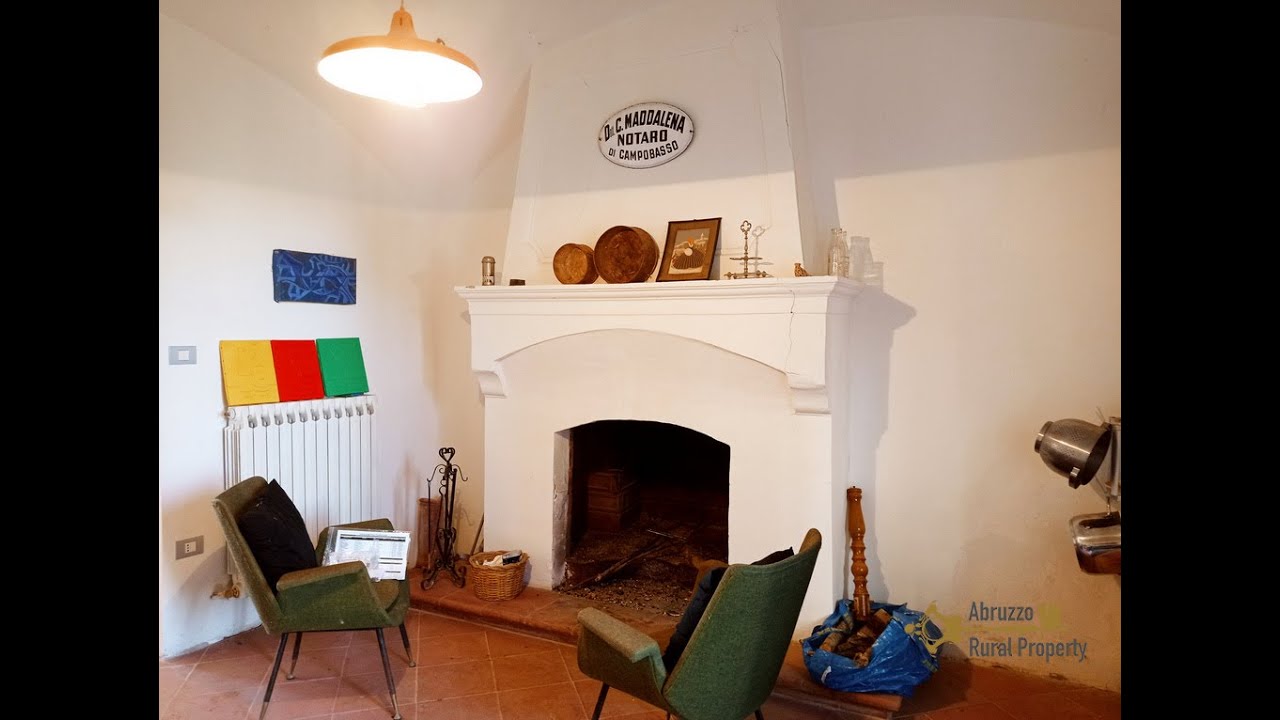 Perfect condition historic palace with garden for sale. Molise