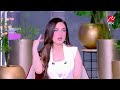 ياسمين عز: صلاح واقف على سلم الطيارة الشمس ضاربة في أفاه فلبس الكاب بالمقلوب